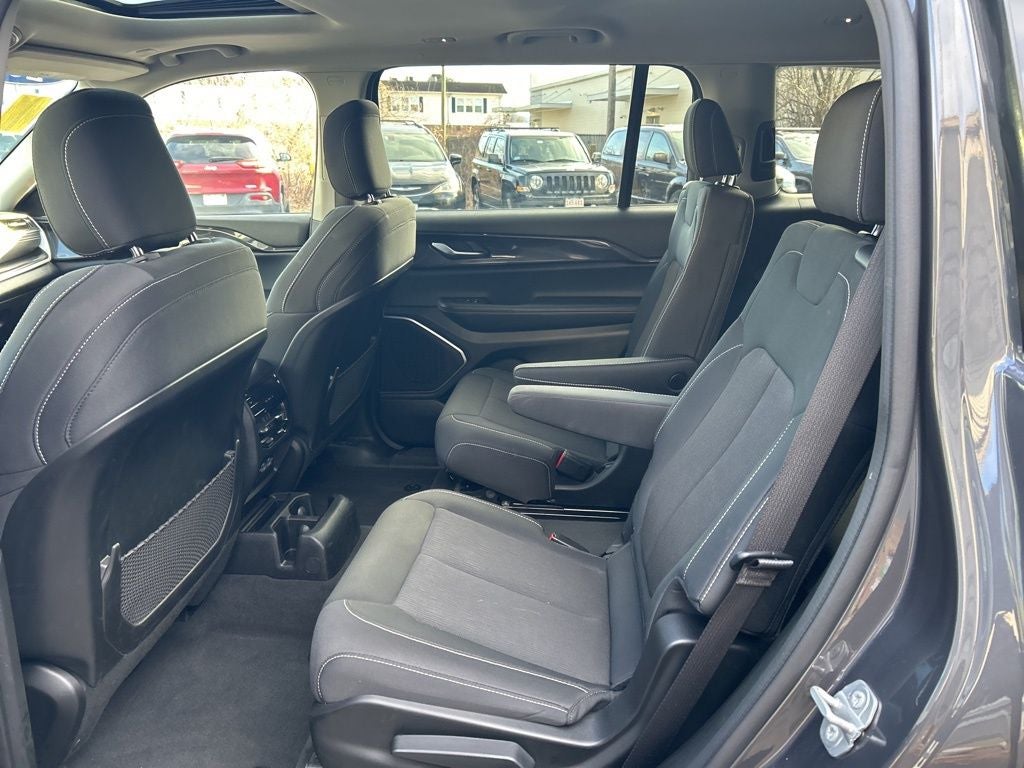 2022 Jeep Grand Cherokee L Laredo