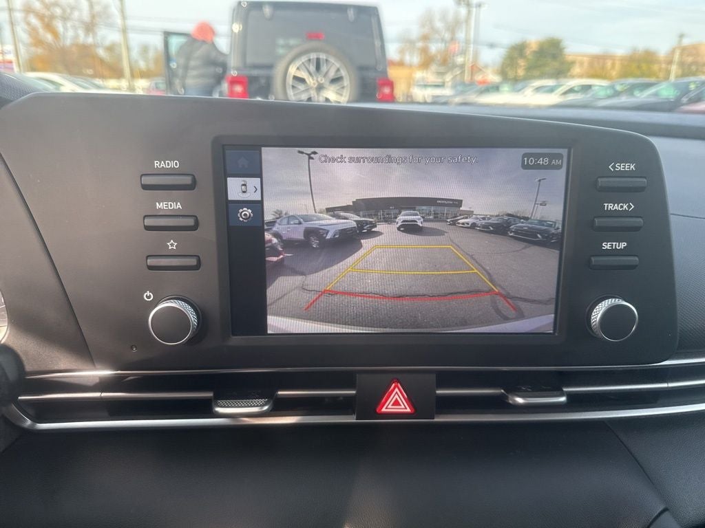 2025 Hyundai ELANTRA SE