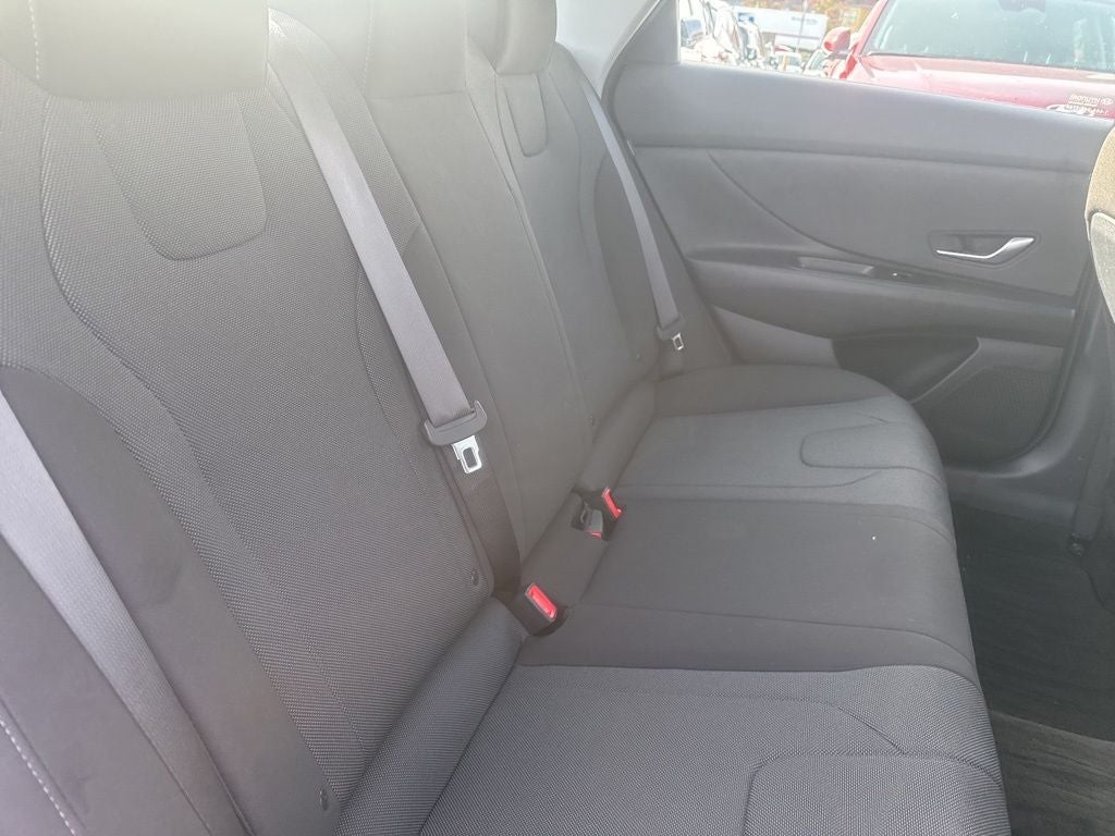 2025 Hyundai ELANTRA SE