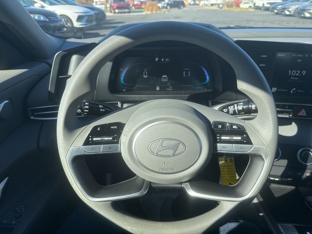 2024 Hyundai ELANTRA SE