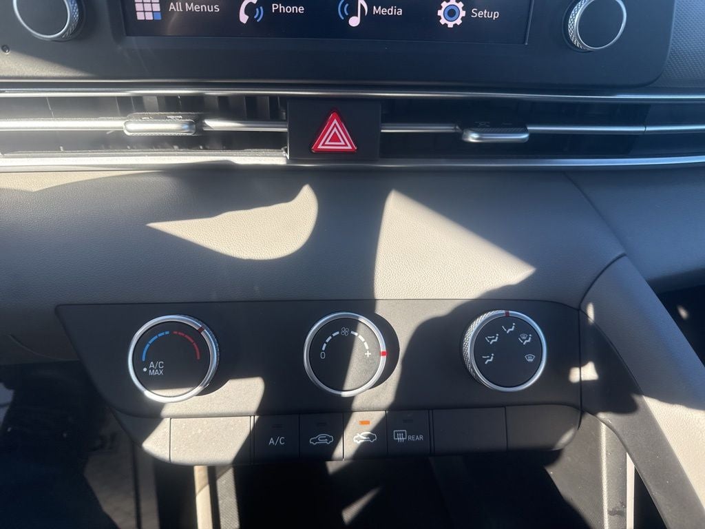 2024 Hyundai ELANTRA SE