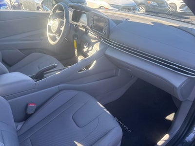 2024 Hyundai ELANTRA SE