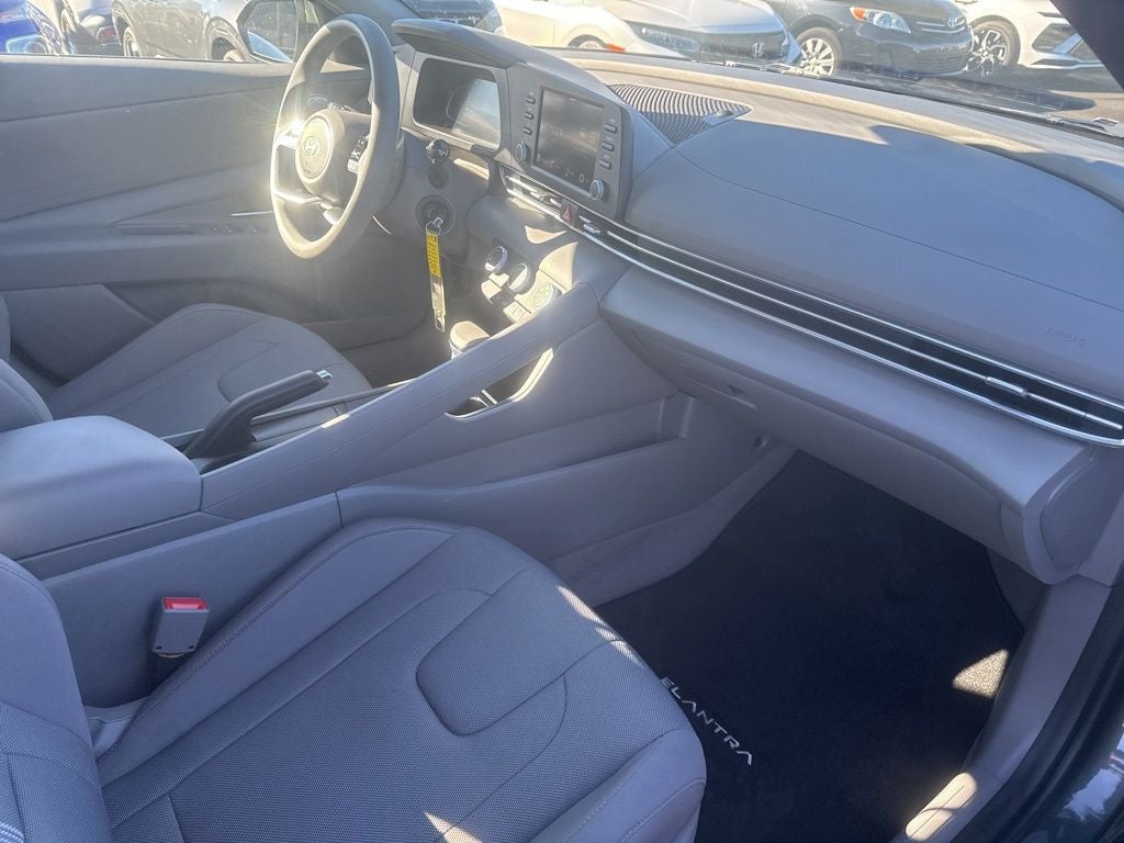 2024 Hyundai ELANTRA SE
