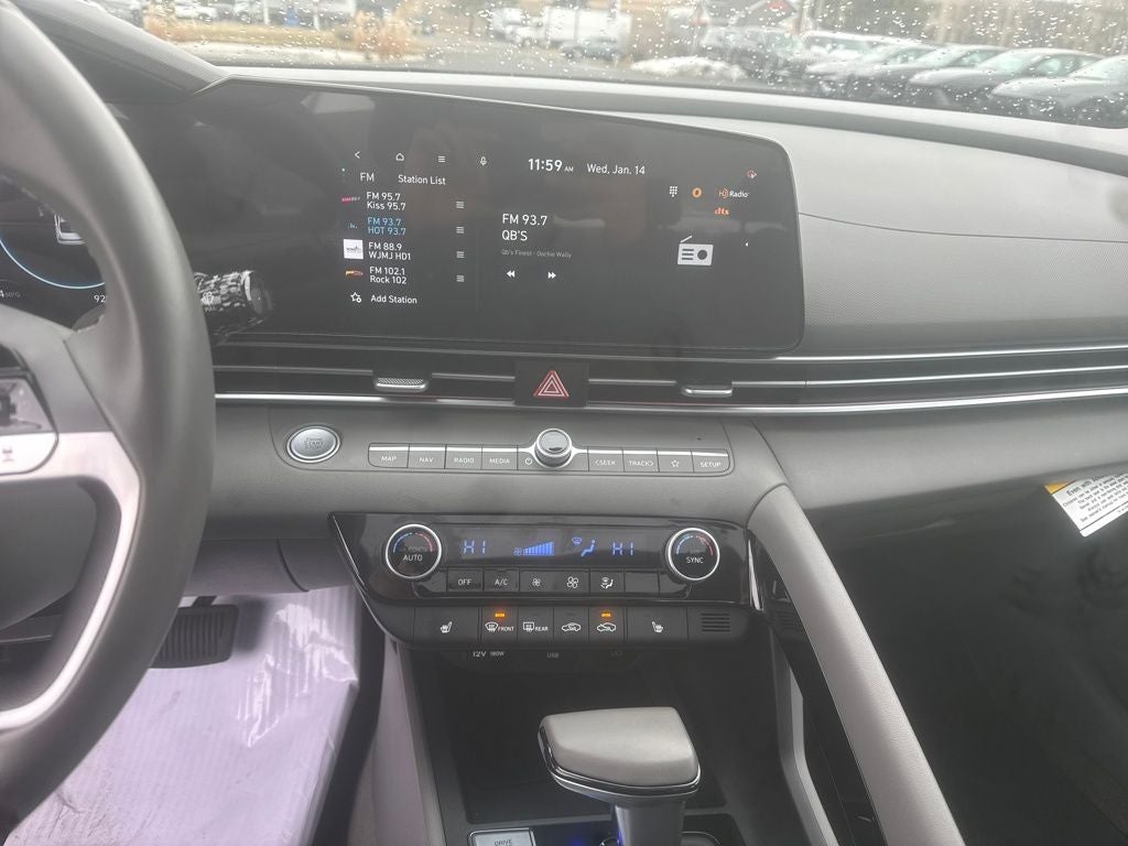 2024 Hyundai ELANTRA SEL