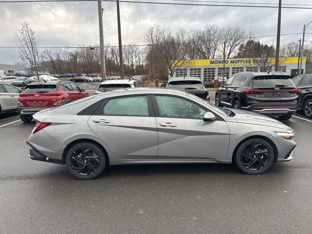 2025 Hyundai ELANTRA SE