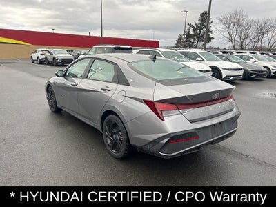 2025 Hyundai ELANTRA SE