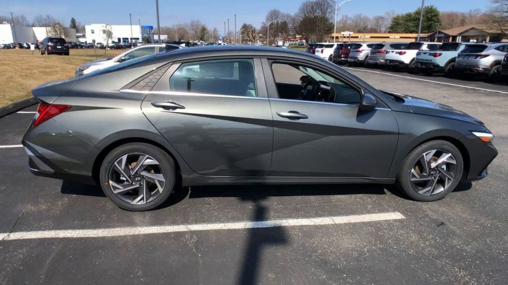 2025 Hyundai ELANTRA Limited