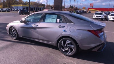 2025 Hyundai ELANTRA Limited