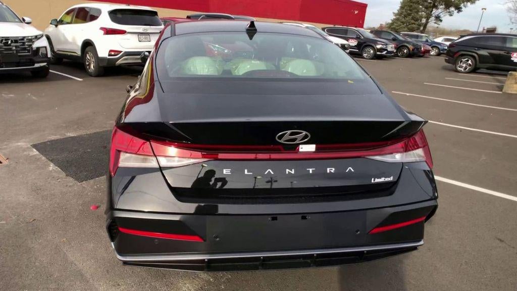 2025 Hyundai ELANTRA Limited