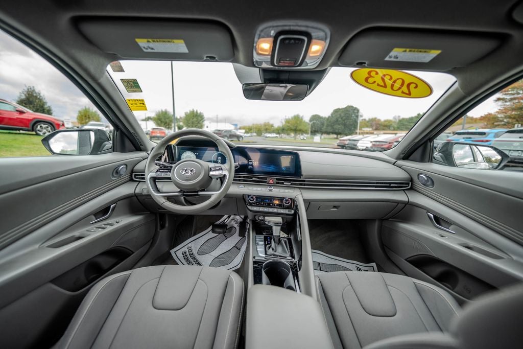 2023 Hyundai ELANTRA SEL